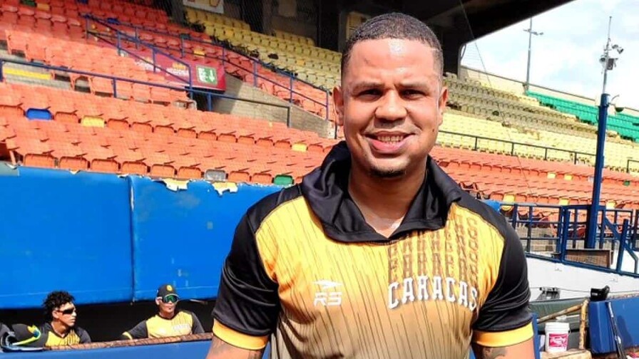 El pelotero dominicano Isa&iacute;as Tejeda vivi&oacute; el p&aacute;nico del sismo de Venezuela en pleno juego