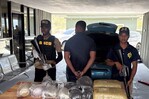Apresan a un hombre con 37 libras de marihuana ocultas en un vehículo en Barahona