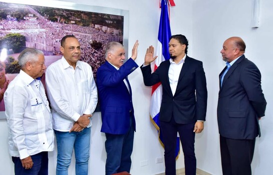 Miguel Vargas juramenta a nuevos dirigentes mientras el PRD intenta ganar m&uacute;sculos pol&iacute;ticos