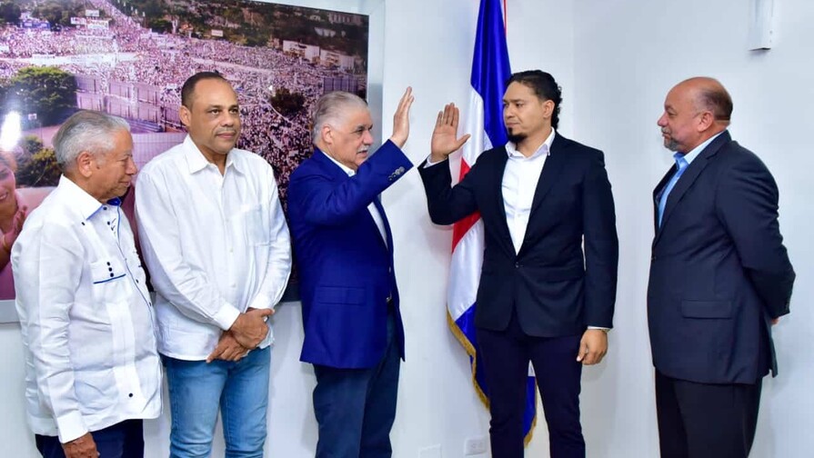 Miguel Vargas juramenta nuevos dirigentes mientras el PRD intenta ganar m&uacute;sculos pol&iacute;ticos