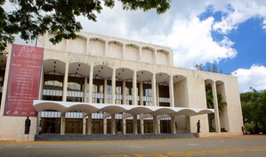 Giovanny Cruz cuestiona uso del Teatro Nacional para velatorios de artistas