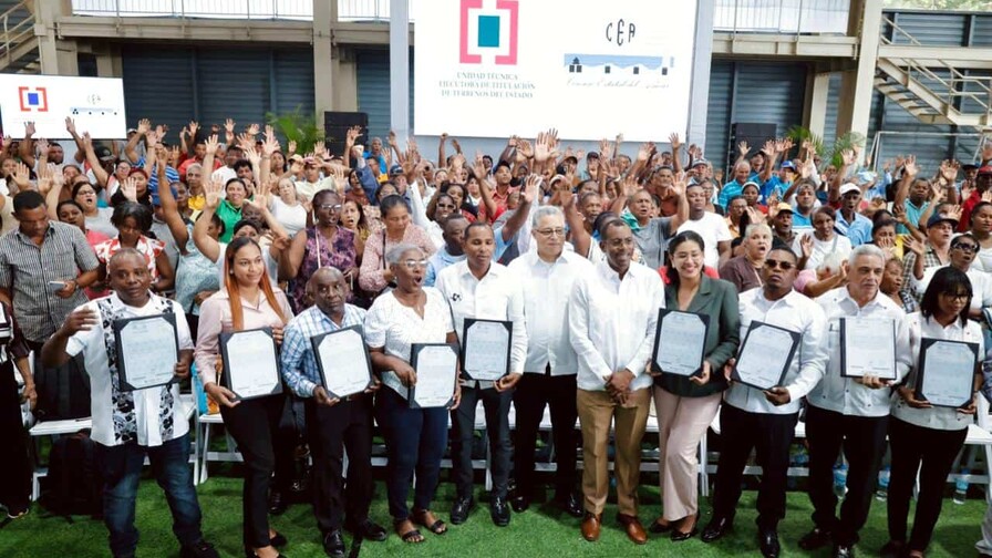 El Gobierno entrega 1,099 t&iacute;tulos de propiedad en Palmarejo