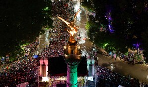 M&aacute;s de 800,000 personas celebran en las calles de Ciudad de M&eacute;xico el triunfo del Tricolor