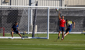 Sin Almir&oacute;n, Paraguay juega ante Australia por la supervivencia en el Mundial
