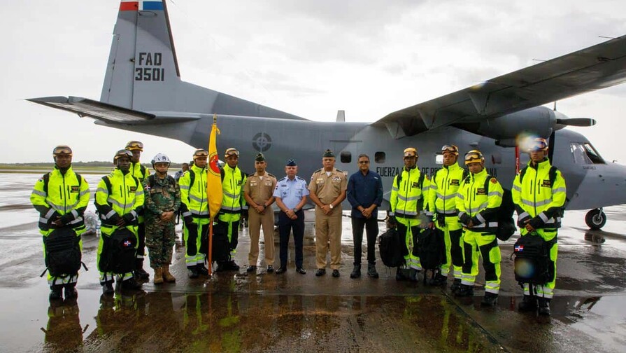 Rescatistas dominicanos partieron rumbo a Venezuela para apoyo tras el terremoto