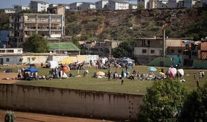 Habitantes en estado m&aacute;s afectado por los terremotos en Venezuela duermen a la intemperie