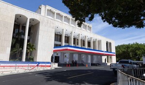 &iquest;Deben los teatros albergar velatorios de artistas? Un debate que trasciende a Rep&uacute;blica Dominicana