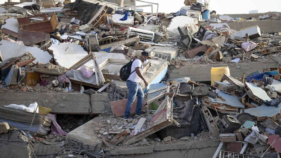 Casi mil muertos y m&aacute;s de 50,000 desaparecidos tras doble terremoto en Venezuela