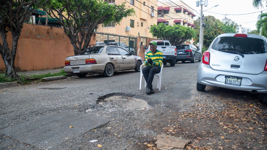 Hoyo en Zona Universitaria golpea el bolsillo de los conductores