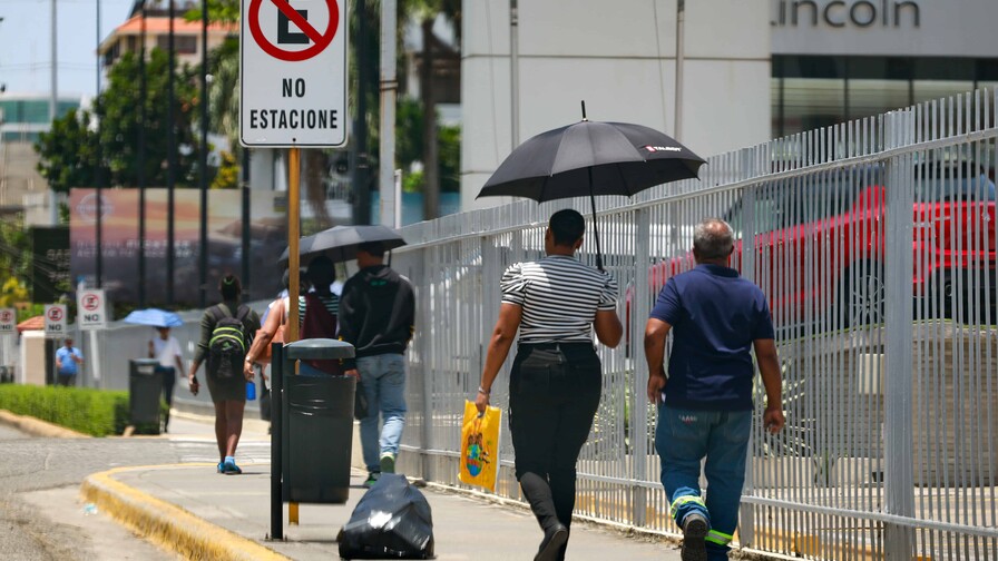 Polvo del Sahara, calor y lluvias por vaguada dominan el clima este jueves Polvo del Sahara, calor y lluvias por vaguada dominan el clima este jueves