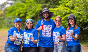 Planeta Azul Bebidas siembra 1,200 &aacute;rboles en la cuenca del r&iacute;o Haina