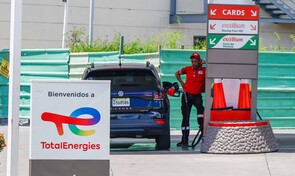 El Gobierno congela el precio de los principales combustibles y baja otros