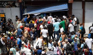Saqueos y desesperaci&oacute;n marcan la emergencia en Venezuela tras los terremotos