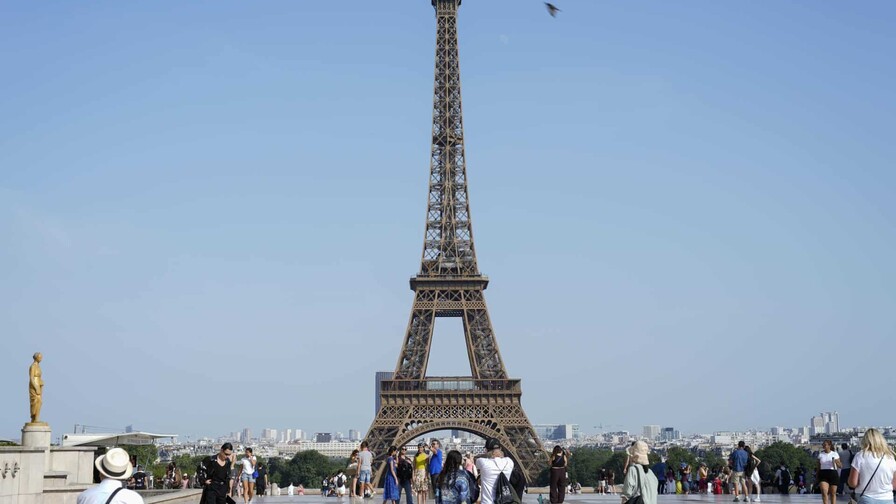 El calor extremo modifica los hábitos en el turístico París