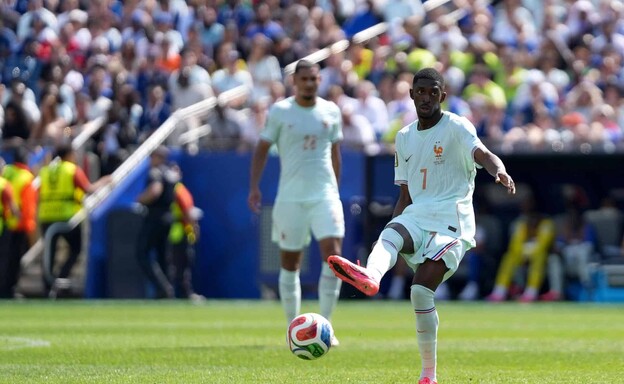 Triplete de Demb&eacute;l&eacute; asegura el liderato invicto de Francia ante Noruega en el grupo I