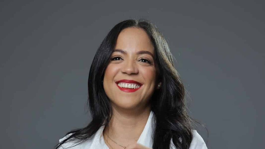 Estefany Collado presenta un libro sobre las decisiones que transforman la vida de las mujeres