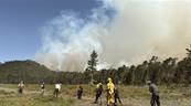 Medio Ambiente mantiene operaciones para controlar incendio en Sierra de Bahoruco