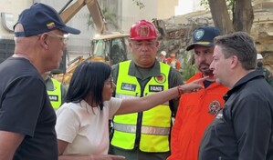Fuera, fuera, gritan residentes a presidenta de Venezuela en zona afectada por terremotos