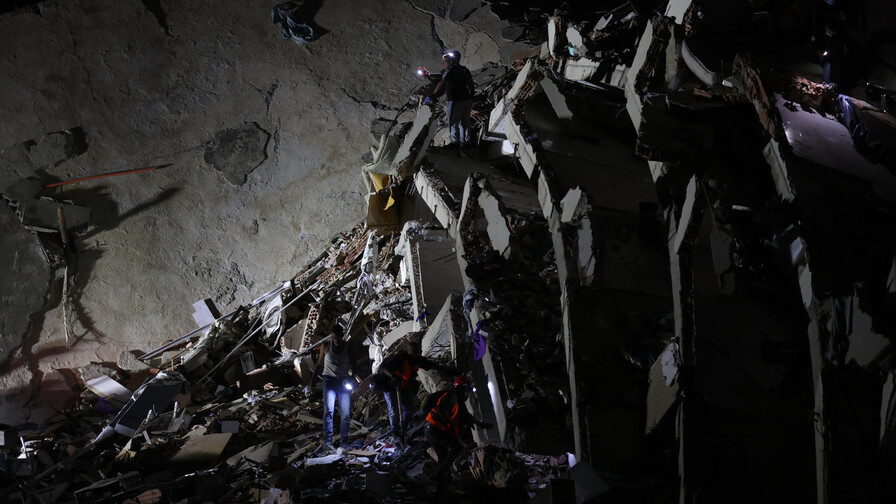 Suben a 1,430 los fallecidos y a 3,238 los heridos por los terremotos en Venezuela