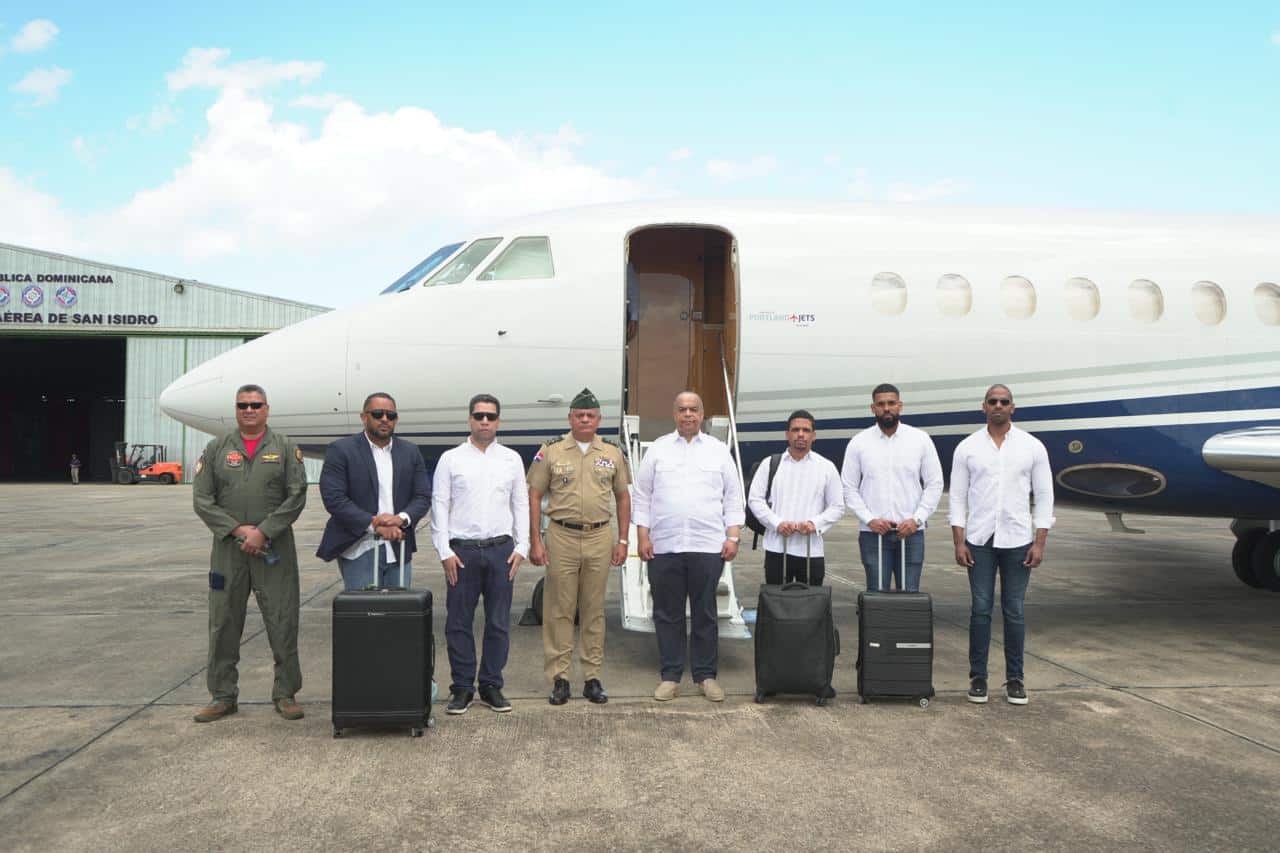 Miembros de la misi&oacute;n dominicana parten hacia Venezuela desde la Base A&eacute;rea de San Isidro como parte de la Operaci&oacute;n Quisqueya Solidaria 2026 para asistir a ciudadanos afectados por los terremotos.