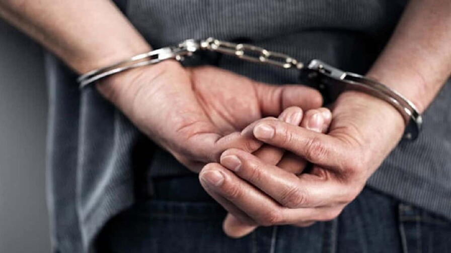 Apresan en el AILA a hombre acusado de violencia de género cuando intentaba salir del país Apresan en el AILA a hombre acusado de violencia de género cuando intentaba salir del país