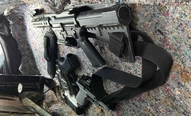 Capturan a tres hombres vinculados a red de narcotr&aacute;fico y les ocupan fusil y otras cinco armas