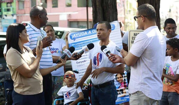 Familias de ni&ntilde;os con atrofia muscular espinal marchan por inclusi&oacute;n de medicamento en Alto Costo 