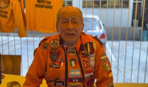 El rescatista mexicano de 80 a&ntilde;os que atiende por tercera vez un desastre en Venezuela