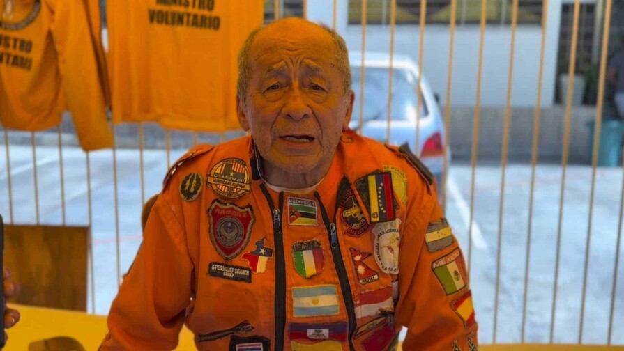 El rescatista mexicano de 80 a&ntilde;os que atiende por tercera vez un desastre en Venezuela