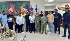 Llega al pa&iacute;s segundo grupo de peloteros dominicanos varados en Venezuela