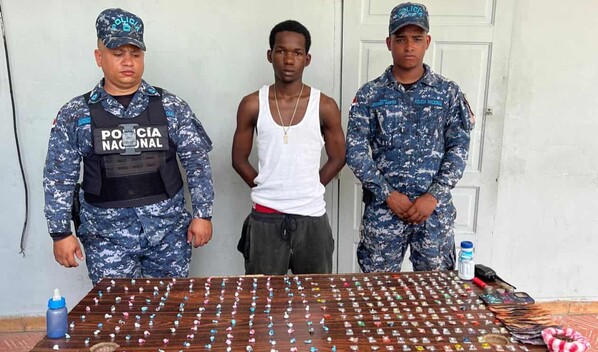 Ocupan m&aacute;s de 500 porciones de presuntas drogas durante operativo policial en Hato Mayor
