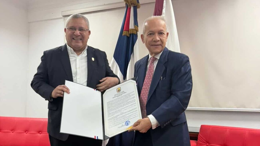 Ayuntamiento de Moca reconoce a Rafael N&uacute;&ntilde;ez por sus aportes al periodismo y a la investigaci&oacute;n