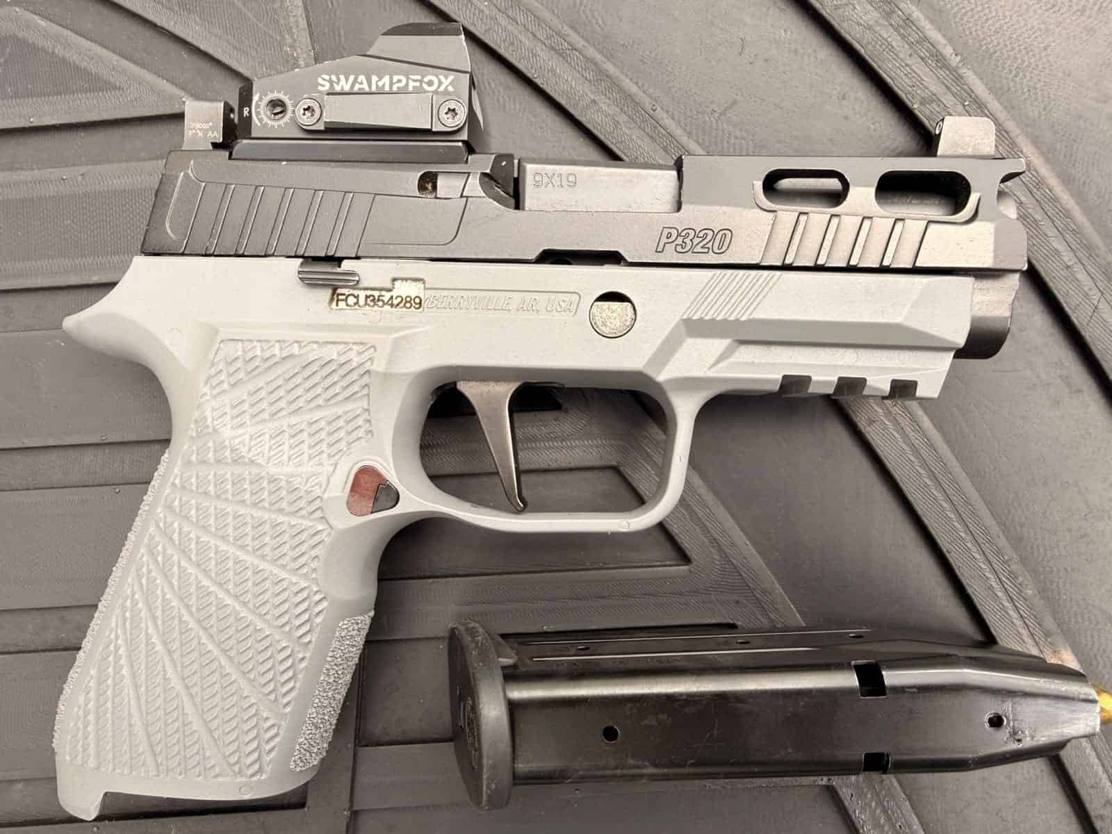 Una de las armas incautadas en una finca de Villa Sombrero.