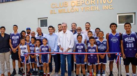 El presidente Abinader inaugura el Club Deportivo El Mill&oacute;n Yireh