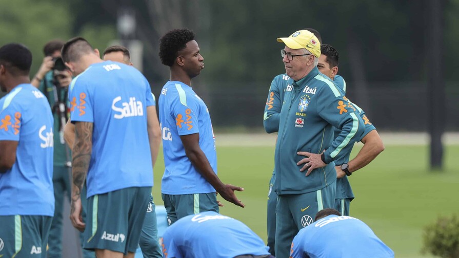Carlo Ancelotti dice que este lunes Brasil necesita mente y coraz&oacute;n frente a Jap&oacute;n