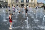 Ucrania combate una ola de calor récord en medio de ataques rusos Ucrania combate una ola de calor récord en medio de ataques rusos
