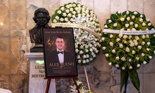 Rep&uacute;blica Dominicana despide a Alex Bueno, la voz multifac&eacute;tica que conquist&oacute; generaciones