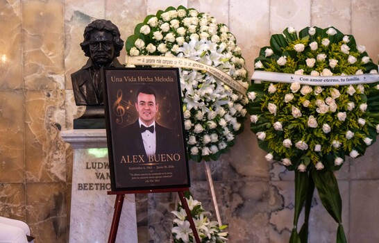 Rep&uacute;blica Dominicana despide a Alex Bueno, la voz multifac&eacute;tica que conquist&oacute; generaciones