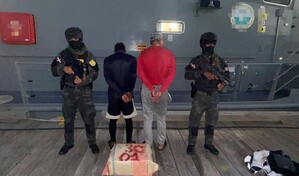 Arrestan a dos personas por decomiso de 30 paquetes de coca&iacute;na en Peravia