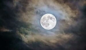 Luna de fresa": el nombre bonito de una luna llena com&uacute;n
