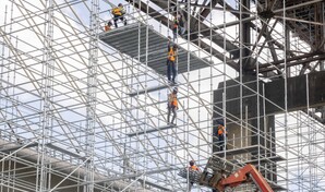 Puente de la 17 entra en fase de sustituci&oacute;n de estructuras  met&aacute;licas