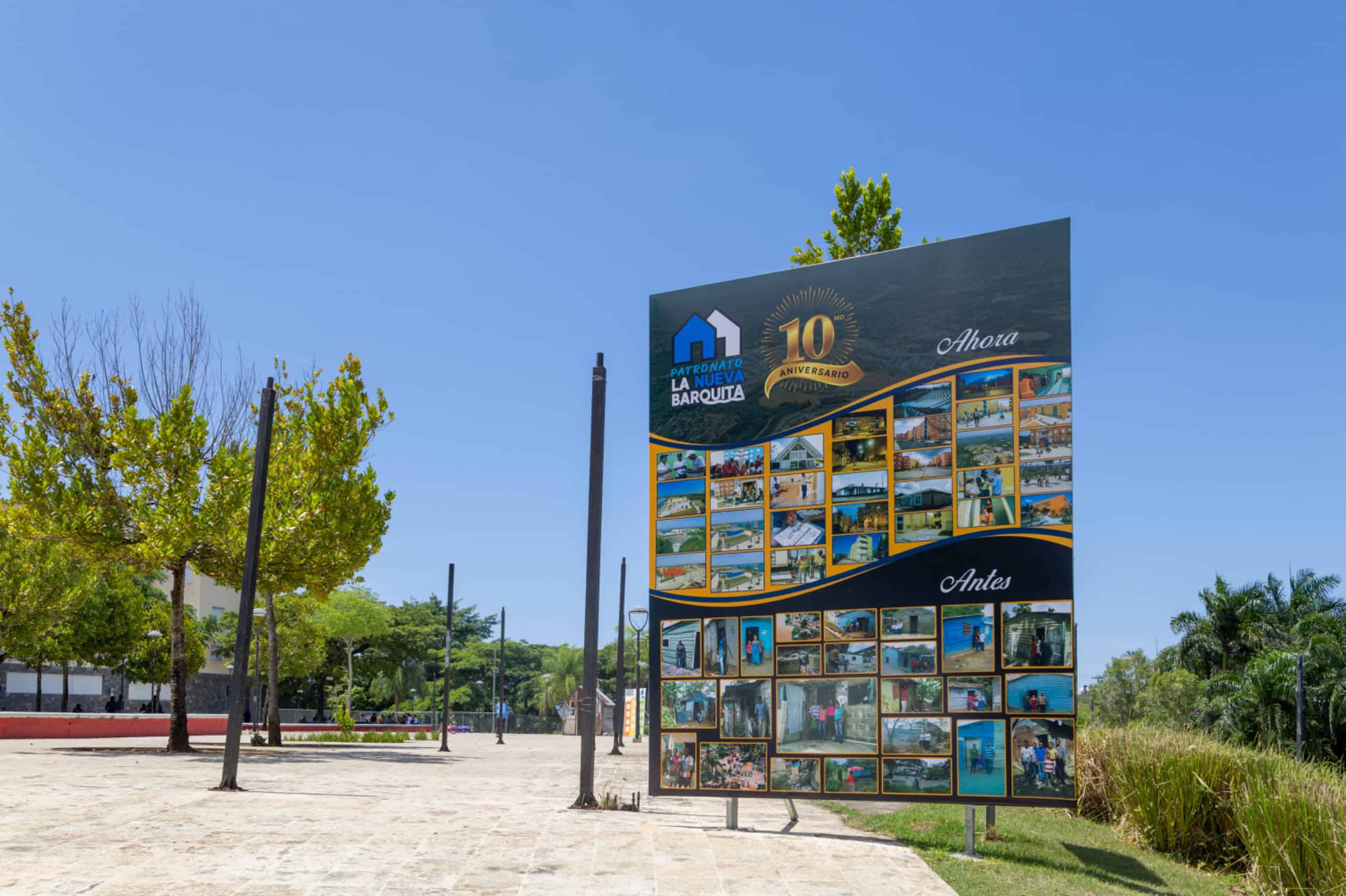Mural con fotograf&iacute;as de la antigua y la actual Barquita, elaborado para conmemorar el d&eacute;cimo aniversario de La Nueva Barquita