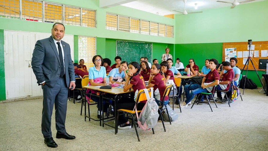 La Constituci&oacute;n tambi&eacute;n se aprende en la vida diaria (Clase 36)