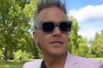 El cantante Robbie Williams se une a músico callejero en Sevilla El cantante Robbie Williams se une a músico callejero en Sevilla