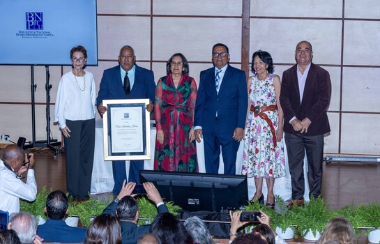 C&eacute;sar S&aacute;nchez Beras recibe el Premio Biblioteca Nacional de Literatura Infantil 2026