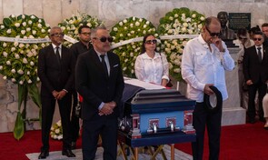 Fernando Villalona conmovido tras la muerte de Alex Bueno: "Ahora va a ser m&aacute;s querido"