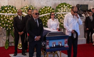 Fernando Villalona conmovido tras la muerte de Alex Bueno: "Ahora va a ser m&aacute;s querido"