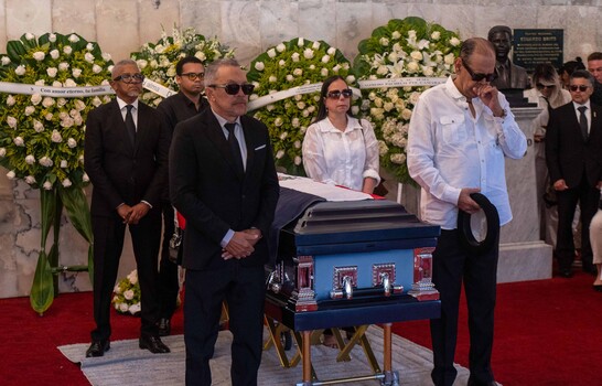 Fernando Villalona conmovido tras la muerte de Alex Bueno: "Ahora va a ser m&aacute;s querido"