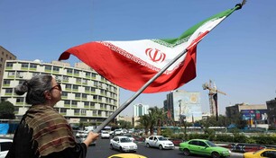 Ir&aacute;n responde a los ataques de EE. UU. golpeando sus bases en Oriente Medio