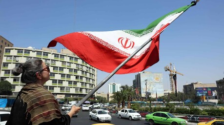 Trump advierte a Ir&aacute;n: Esta noche les vamos a dar duro